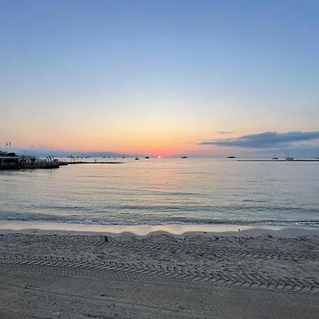 Family - Fully Equipped, Close To Sandy Beaches & Restaurants, Pool, Balcony, Garage Apartament