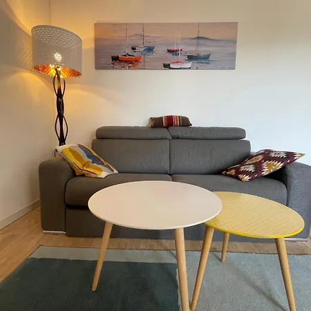 Family - Fully Equipped, Close To Sandy Beaches & Restaurants, Pool, Balcony, Garage شقة